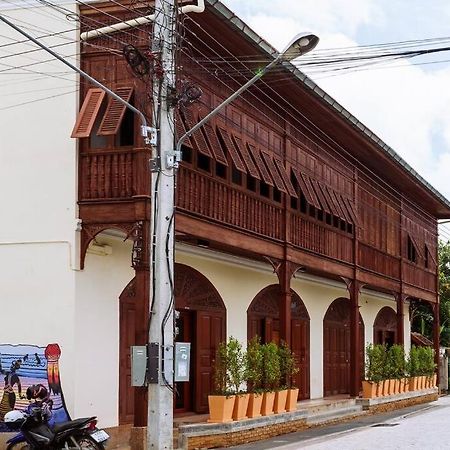 Solo - Fong Lee Cc Lampang Walking Street Apartment ภายนอก รูปภาพ