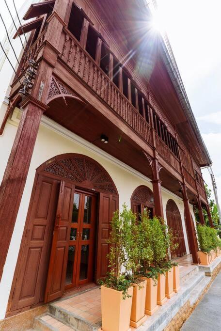 Solo - Fong Lee Cc Lampang Walking Street Apartment ภายนอก รูปภาพ