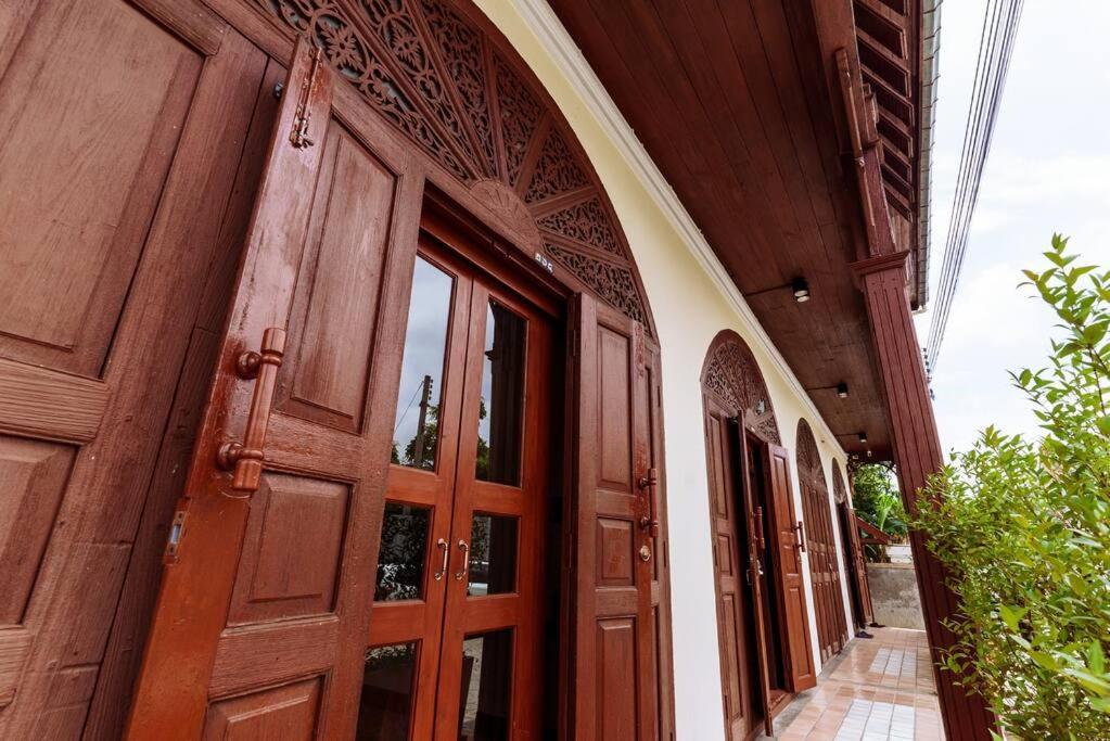 Solo - Fong Lee Cc Lampang Walking Street Apartment ภายนอก รูปภาพ
